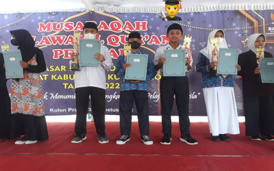 ISNA FERI HARTANTO DAPATKAN JUARA III MTQ PUTRA KABUPATEN